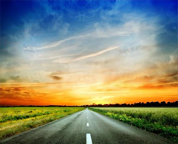 Artigo - Viajar Sozinho ou em Grupo?